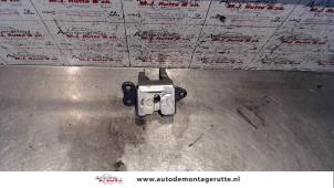 Used Tailgate lock mechanism Toyota Yaris (P1) 1.0 16V VVT-i Price on request offered by Autodemontage M.J. Rutte B.V.