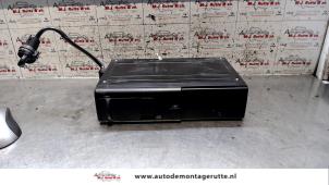 Usados Cambiador de CD Lancia Thesis (841) 2.4 20V Precio de solicitud ofrecido por Autodemontage M.J. Rutte B.V.