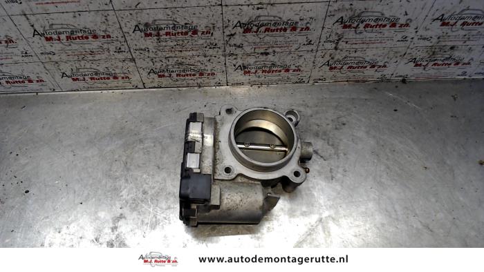 Throttle body from a Mercedes-Benz C Sportcoupé (C203) 2.0 C-200K 16V 2001