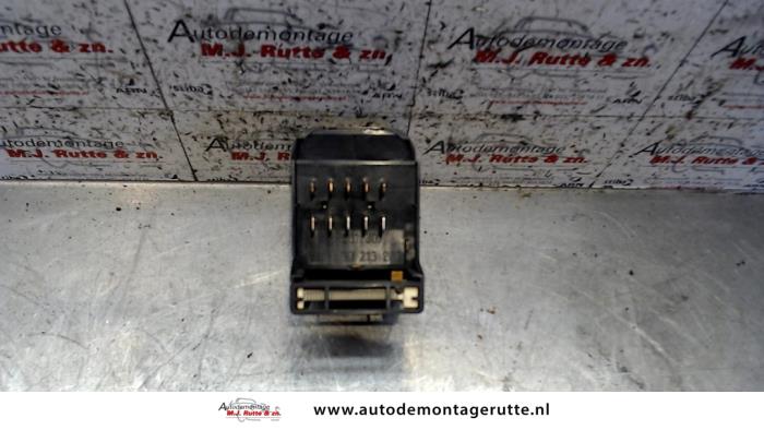 Interruptor de luz de un Opel Omega A (16/17/19) 1.8 N,LS,GL,GLS 1987