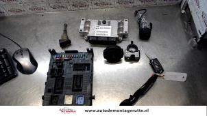 Usados Cilindro de juego de cerraduras (completo) Citroen C4 Berline (LC) 1.4 16V Precio de solicitud ofrecido por Autodemontage M.J. Rutte B.V.