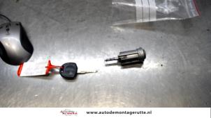 Gebrauchte Zündschloss + Schlüssel Opel Agila (A) 1.2 16V Preis auf Anfrage angeboten von Autodemontage M.J. Rutte B.V.