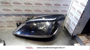 Used Headlight, left Mitsubishi Lancer Wagon (CS) 2.0 16V Price on request offered by Autodemontage M.J. Rutte B.V.
