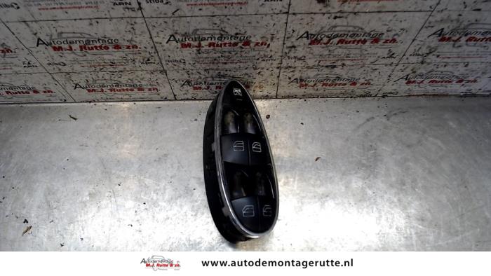 Usados Interruptor combinado de ventanillas Mercedes E (W211) 2.2 E-200 CDI 16V Precio de solicitud ofrecido por Autodemontage M.J. Rutte B.V.