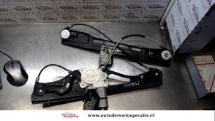 Usagé Mécanique vitre 4portes avant gauche Mercedes E (W211) 2.2 E-200 CDI 16V Prix sur demande proposé par Autodemontage M.J. Rutte B.V.
