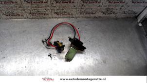 Used Heater resistor Renault Megane II Grandtour (KM) 1.5 dCi 80 Price on request offered by Autodemontage M.J. Rutte B.V.