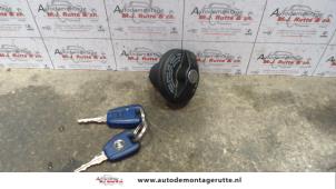 Used Fuel cap Fiat Punto II (188) 1.2 60 S Price € 15,00 Margin scheme offered by Autodemontage M.J. Rutte B.V.