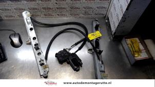Gebrauchte Fenstermechanik 2-türig links vorne Renault Megane II (BM/CM) 2.0 16V Preis auf Anfrage angeboten von Autodemontage M.J. Rutte B.V.