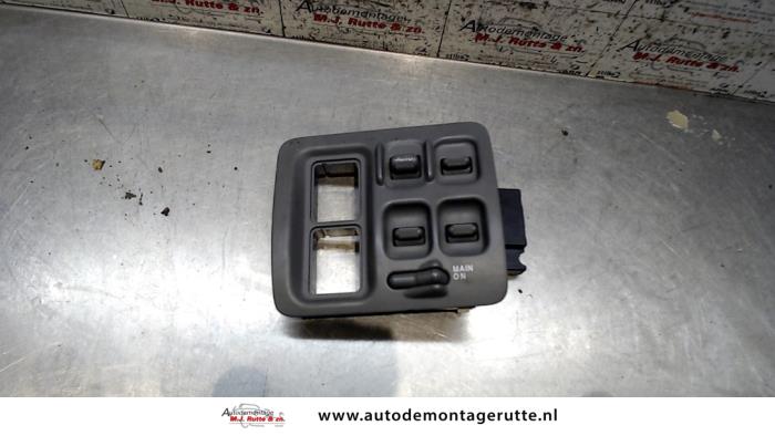 Usados Interruptor combinado de ventanillas Honda CR-V (RD1/3) 2.0i 16V VTEC Precio de solicitud ofrecido por Autodemontage M.J. Rutte B.V.