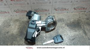 Used Ignition lock + key Toyota Yaris (P1) 1.3 16V VVT-i Price on request offered by Autodemontage M.J. Rutte B.V.