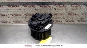 Used Heating and ventilation fan motor Renault Megane II (BM/CM) 2.0 16V Price on request offered by Autodemontage M.J. Rutte B.V.