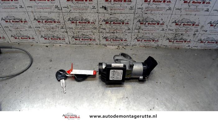 Używane Stacyjka + Kluczyk Chevrolet Matiz 0.8 S,SE Cena na żądanie oferowane przez Autodemontage M.J. Rutte B.V.