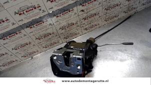 Used Front door lock mechanism 4-door, right Mercedes E (W211) 2.2 E-200 CDI 16V Price on request offered by Autodemontage M.J. Rutte B.V.