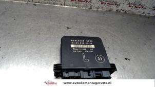 Używane Modul Comfort Mercedes C Combi (S203) 2.2 C-200 CDI 16V Cena na żądanie oferowane przez Autodemontage M.J. Rutte B.V.