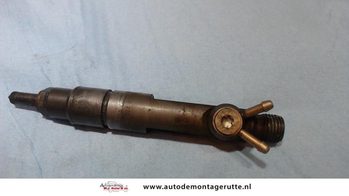 Usagé Injecteurs Volkswagen Transporter/Caravelle T4 2.5 TDI Prix sur demande proposé par Autodemontage M.J. Rutte B.V.