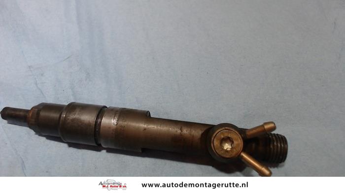 Usagé Injecteurs Volkswagen Transporter/Caravelle T4 2.5 TDI Prix sur demande proposé par Autodemontage M.J. Rutte B.V.