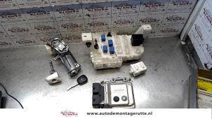 Używane Zestaw wkladek zamka (kompletny) Opel Agila (B) 1.0 12V Cena na żądanie oferowane przez Autodemontage M.J. Rutte B.V.