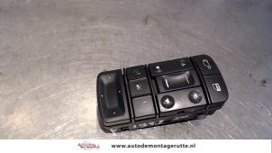 Used Multi-functional window switch Opel Signum (F48) 2.2 DGI 16V Price € 30,00 Margin scheme offered by Autodemontage M.J. Rutte B.V.
