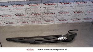Used Rear wiper arm Peugeot 807 3.0 V6 24V Price on request offered by Autodemontage M.J. Rutte B.V.