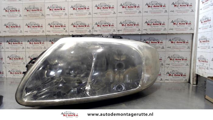 Używane Reflektor lewy Dodge Ram Van 2.5 CRD Cena na żądanie oferowane przez Autodemontage M.J. Rutte B.V.