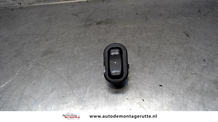 Używane Sterowanie dachu cabrio Opel Astra G (F67) 1.8 16V Cena na żądanie oferowane przez Autodemontage M.J. Rutte B.V.