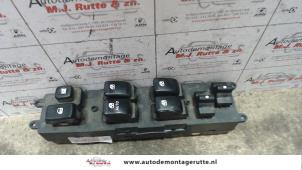 Used Multi-functional window switch Kia Carnival/Grand Carnival 3 2.9 CRDi 16V VGT Price on request offered by Autodemontage M.J. Rutte B.V.