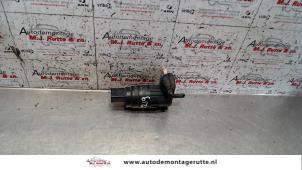 Gebrauchte Scheibensprüherpumpe vorne Volkswagen Fox (5Z) 1.2 Preis auf Anfrage angeboten von Autodemontage M.J. Rutte B.V.