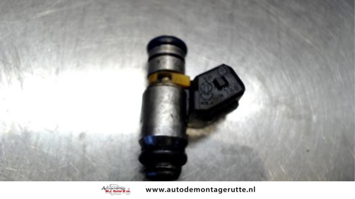 Injecteur (injection essence) d'un Fiat Grande Punto (199) 1.2 2006