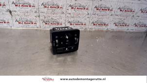 Usados Interruptor de luz Volvo V50 (MW) 2.0 D 16V Precio de solicitud ofrecido por Autodemontage M.J. Rutte B.V.