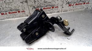 Used Tailgate lock mechanism Volkswagen Caddy III (2KA,2KH,2CA,2CH) 2.0 SDI Price on request offered by Autodemontage M.J. Rutte B.V.