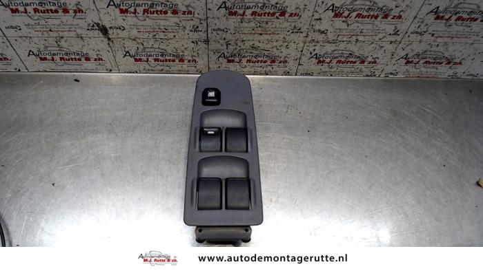 Używane Przelacznik combi okienny Mitsubishi Colt (Z2/Z3) 1.5 16V Cena na żądanie oferowane przez Autodemontage M.J. Rutte B.V.