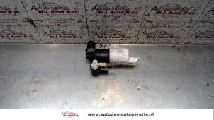 Używane Pompa spryskiwacza przód Renault Megane II (BM/CM) 1.4 16V 98 Cena na żądanie oferowane przez Autodemontage M.J. Rutte B.V.