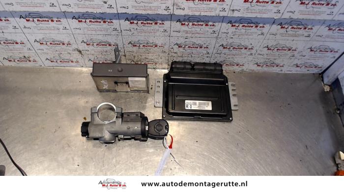 Used Ignition lock + computer Nissan Almera Tino (V10M) 1.8 16V Price € 150,00 Margin scheme offered by Autodemontage M.J. Rutte B.V.