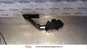 Used Accelerator pedal Chrysler Voyager/Grand Voyager (RG) 2.5 CRD 16V Price on request offered by Autodemontage M.J. Rutte B.V.