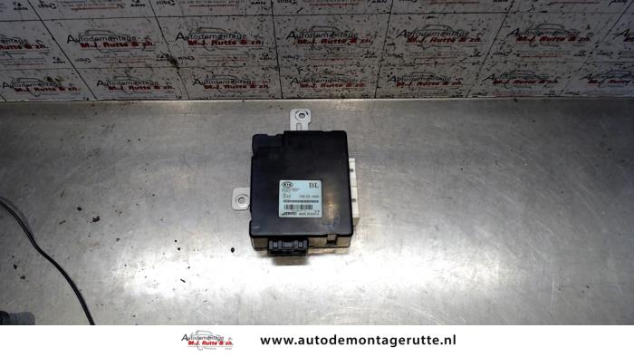 Used Body control computer Kia Sorento I (JC) 2.5 CRDi 16V Price on request offered by Autodemontage M.J. Rutte B.V.