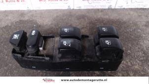 Used Multi-functional window switch Ssang Yong Rexton 2.9 TD RJ 290 Price on request offered by Autodemontage M.J. Rutte B.V.