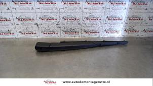 Used Rear wiper arm Opel Astra H SW (L35) 1.6 16V Twinport Price on request offered by Autodemontage M.J. Rutte B.V.