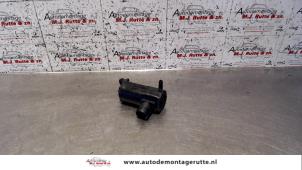 Used Windscreen washer pump Ssang Yong Rexton 2.9 TD RJ 290 Price on request offered by Autodemontage M.J. Rutte B.V.