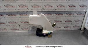 Used Front door lock mechanism 4-door, right Jeep Cherokee/Liberty (KJ) 2.8 CRD 16V Price on request offered by Autodemontage M.J. Rutte B.V.