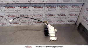 Used Front door lock mechanism 4-door, right Citroen C4 Berline (LC) 1.6 HDi 16V 110 Price on request offered by Autodemontage M.J. Rutte B.V.