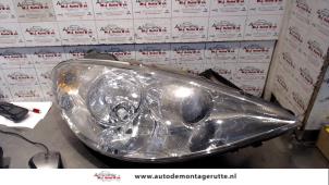 Used Headlight, right Peugeot 807 2.2 16V Price on request offered by Autodemontage M.J. Rutte B.V.