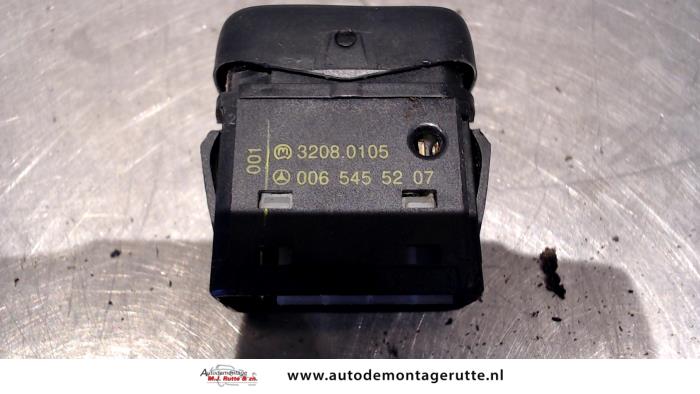 Fog light switch from a Mercedes-Benz Sprinter 2t (901/902) 211 CDI 16V 2003