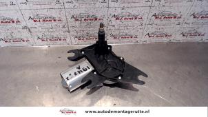 Gebrauchte Scheibenwischermotor hinten Renault Twingo II (CN) 1.2 Preis auf Anfrage angeboten von Autodemontage M.J. Rutte B.V.
