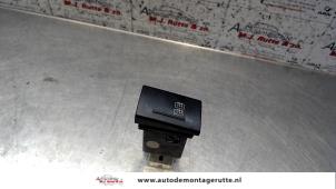 Used Rear window heating switch Ssang Yong Rexton 2.9 TD RJ 290 Price on request offered by Autodemontage M.J. Rutte B.V.