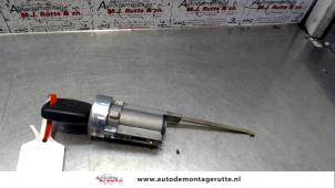 Used Ignition lock + key Ssang Yong Rexton 2.9 TD RJ 290 Price on request offered by Autodemontage M.J. Rutte B.V.