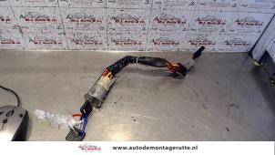 Used Ignition lock + key Peugeot 405 II (4B) 1.8 SRi,Gri Price on request offered by Autodemontage M.J. Rutte B.V.