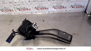 Używane Przelacznik wycieraczki Volkswagen Golf V (1K1) 1.9 TDI Cena na żądanie oferowane przez Autodemontage M.J. Rutte B.V.