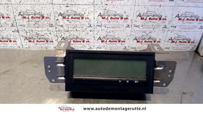 Begagnade Innerdisplay Mitsubishi Space Wagon (N8/N9) 2.4 16V GDI GLX Pris på förfrågan erbjuds av Autodemontage M.J. Rutte B.V.