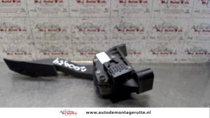 Używane Pedal gazu Opel Astra H (L48) 1.6 16V Twinport Cena na żądanie oferowane przez Autodemontage M.J. Rutte B.V.