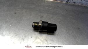 Usados Sensor de presión de combustible Mercedes C Combi (S203) 2.2 C-220 CDI 16V Precio de solicitud ofrecido por Autodemontage M.J. Rutte B.V.